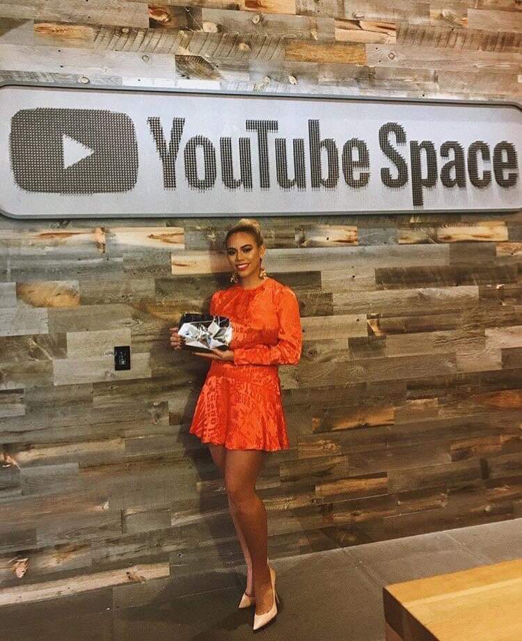 Angie_100fuegos's tweet photo. Prohibido olvidar cuando Dinah Jane fue a recibir un premio de Fifth Harmony sola, cuando empezó el hiato.

#WeLoveDinah https://t.co/9BbefG1PWf