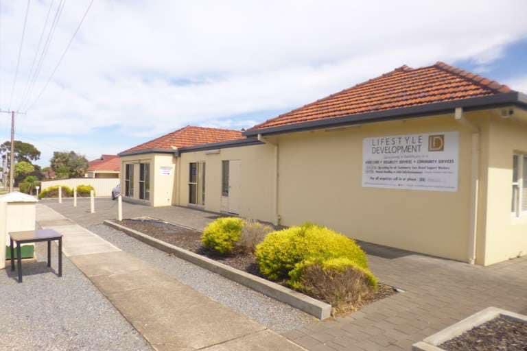 8/ Thats Wade Training, aka Kerrie Wade, whose kids worked for that org. Keeping up? Mm. Note all the courses. Think provider, RTO, disability and other courses.  https://web.archive.org/web/20101209162830/http://lifestyledevelopment.com.au/ And remember Lifestyle Development.It was at 10 Newton St Campbelltown.