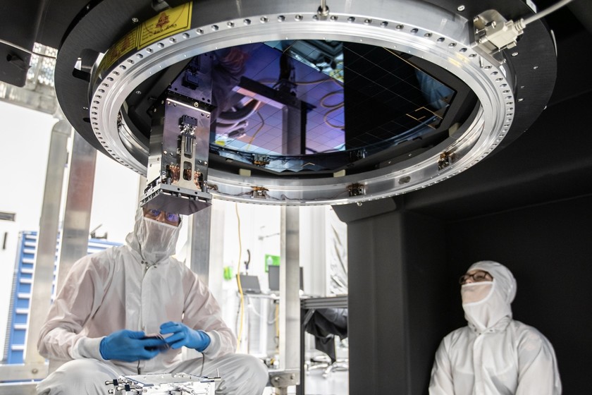 xataka's tweet photo. 3.200 megapíxeles es la espectacular resolución que toma la cámara del Observatorio Vera Rubin, la más grande hasta la fecha https://t.co/yliNcvDVNP https://t.co/BodVOwtX61