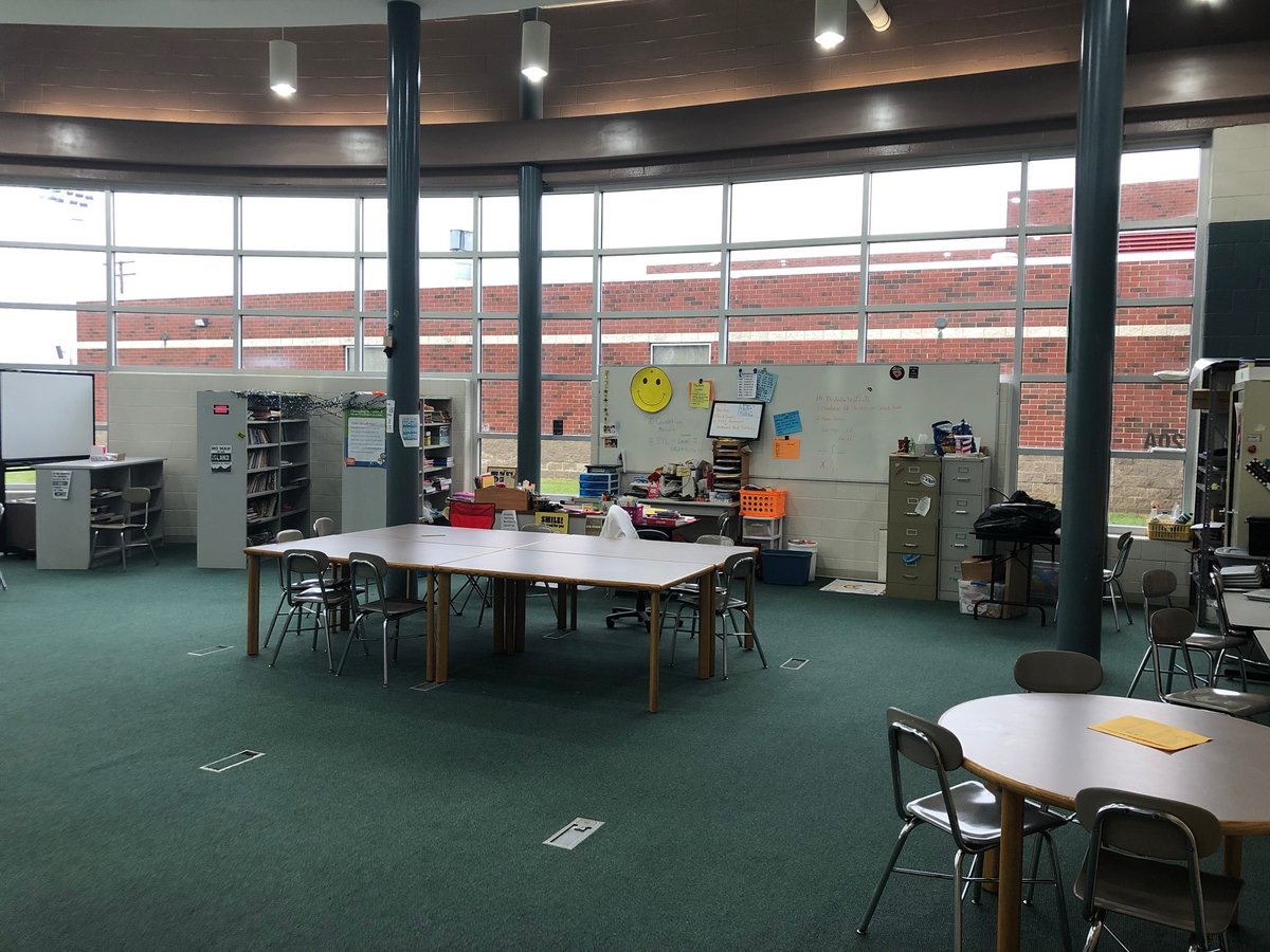 phablab's tweet photo. Check out these before and after photos of a library that was made into a makerspace!
.
.
.

#PHabLAB #palmerhamilton #fablab #stem #steam #education #projectbasedlearning #curriculum #lessons #learning #learningmodules #training #makerspace #creativelearning #teched #maker https://t.co/Tw7sjFustB