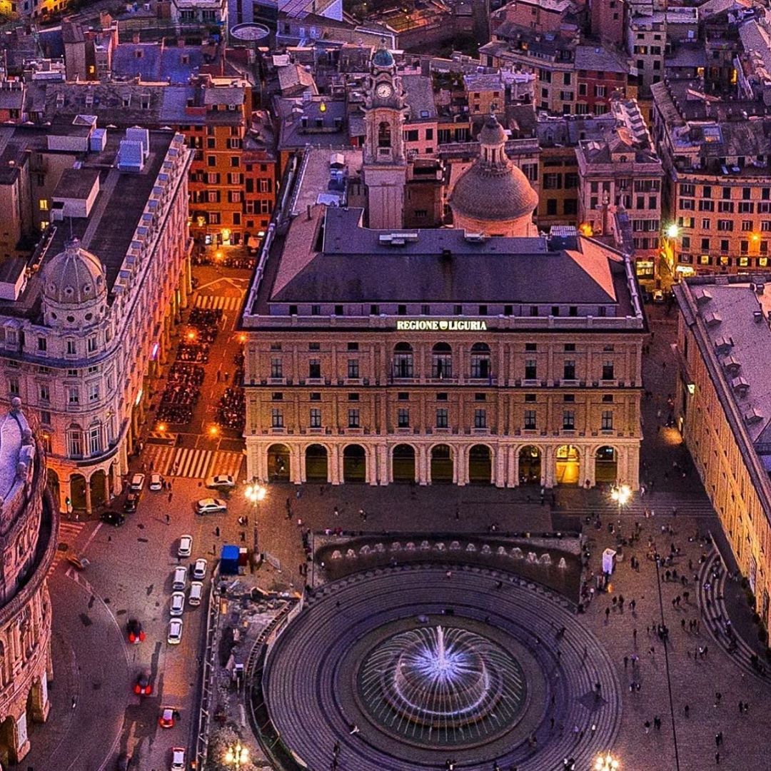 GenovaEventi's tweet photo. Genova è respirare bellezza!
E' il cuore di #Genovamorethanthis, perché ogni città ne ha uno e Piazza De Ferrari è quello di Genova, dove si affacciano alcuni dei palazzi più importanti
👉 https://t.co/aWy7OxbLCJ
Ph via IG @FedeDede90 @Mattttilde @dmseleznov @matteol23 https://t.co/VizantwUFd