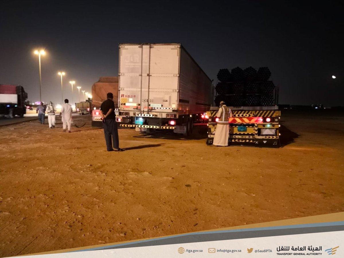 Saudi_TGA's tweet photo. استمرار الحملات الرقابية المشتركة على الشاحنات المخالفة في مدينة #الرياض https://t.co/qQolxp68DW