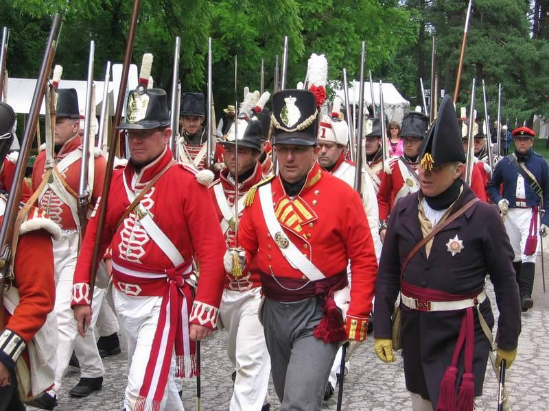 few roads were in poor repair and seldom passable.The Right Division had 3 garrisons, in Amherstburg, Sandwich and Detroit. The total strength of these garrisons was approximately 1200 men, with the majority being the 41st Regiment. The 41st Regiment had been losing4/x