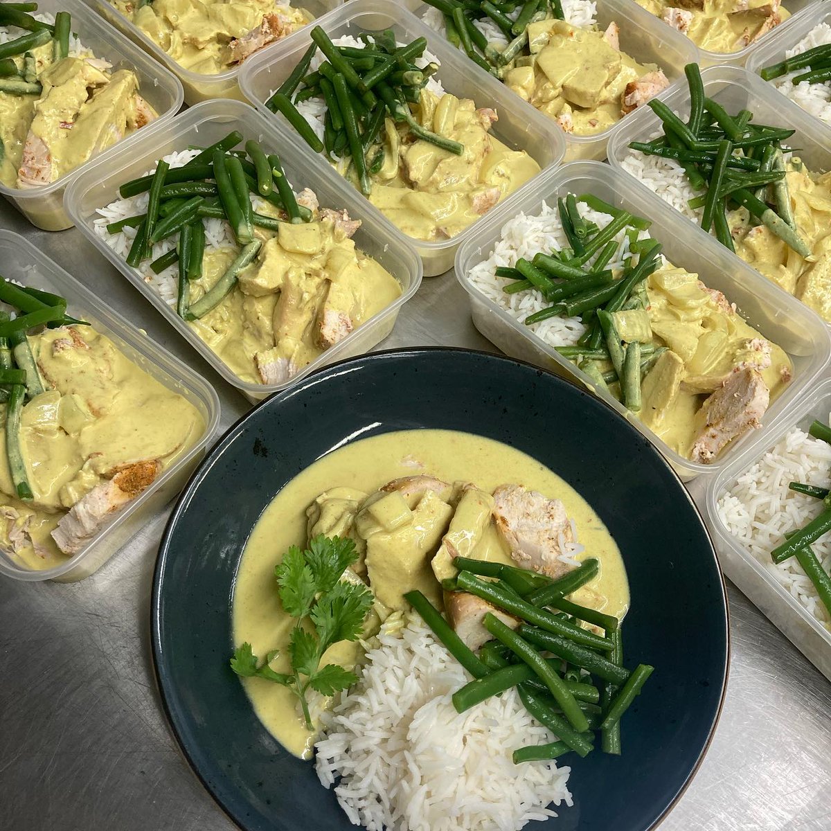RootsandGreen's tweet photo. Collection from: 

💥Roots &amp; Green cafe Dundalk 
💥Drogheda Retail Park 
💥Ashbourne Retail Park 
💥Swords Airside Retail Park 
💥Merrion Square Dublin 

or Delivery Nationwide 😋🚚🚚

Call 0429388279 
or book online at https://t.co/aLOy38RumZ 

#eathealthy #eatwell #fitfam https://t.co/EDecmTqEm8