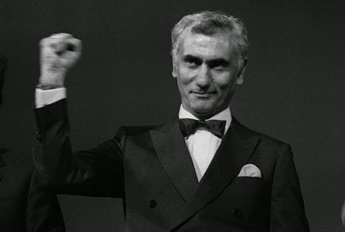 Sevgiyi bulmak kolay, taşımak ise zordur. #YılmazGüney