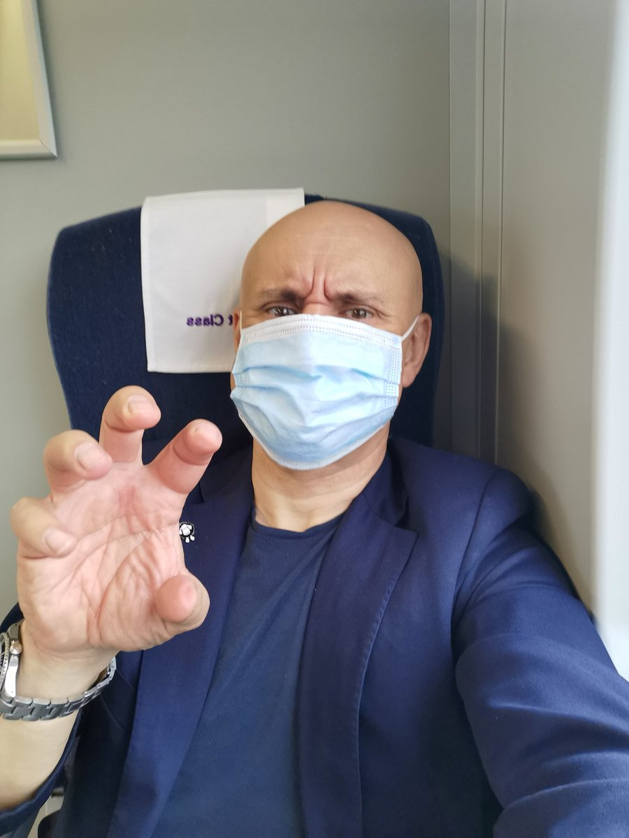Senar1's tweet photo. A few masked up pictures on the way into town 😜
#COVID2019uk #coronavirusuk #COVID19 #WednesdayThoughts #lockdownuk #travel #mask #senmonro #film #tv #actor https://t.co/IQn3j85fgT