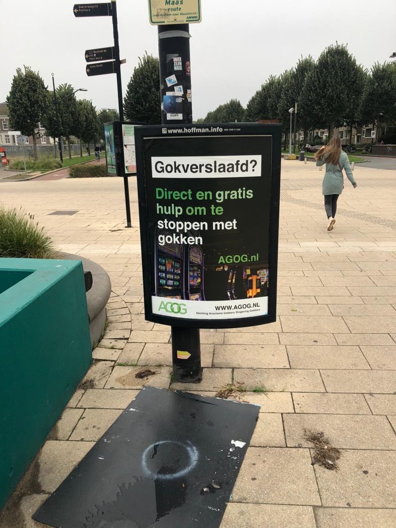 arnenilis's tweet image. Bij onze noorderburen! Hulp bij gokproblemen duidelijk visueel zichtbaar in het straatbeeld. 

@FeitePoGG @ksc_cjh @DirkDT1 @ZorggroepZin @Gezinsbond
