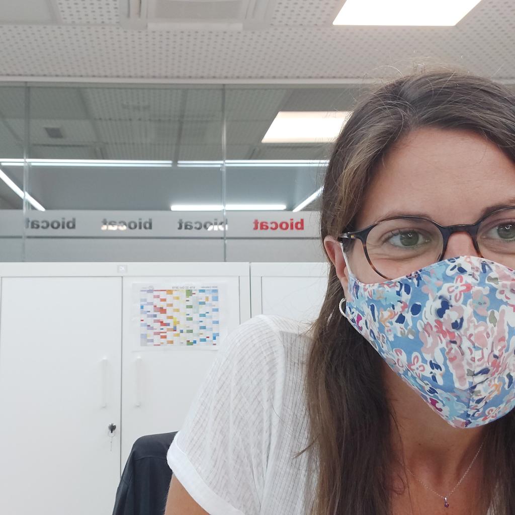 Raquel_riera's tweet photo. Challenge #WearAMask by @WHO accepted! Nominada por @nuriapelaez y reto a @Juditpvalero @visetta82 @martaclotet0 @Marta_Soler_ @AuriaAB. Aquí a la ofi us espero compis 🔥 (a algunes 😉) https://t.co/y8GEfGsWvi