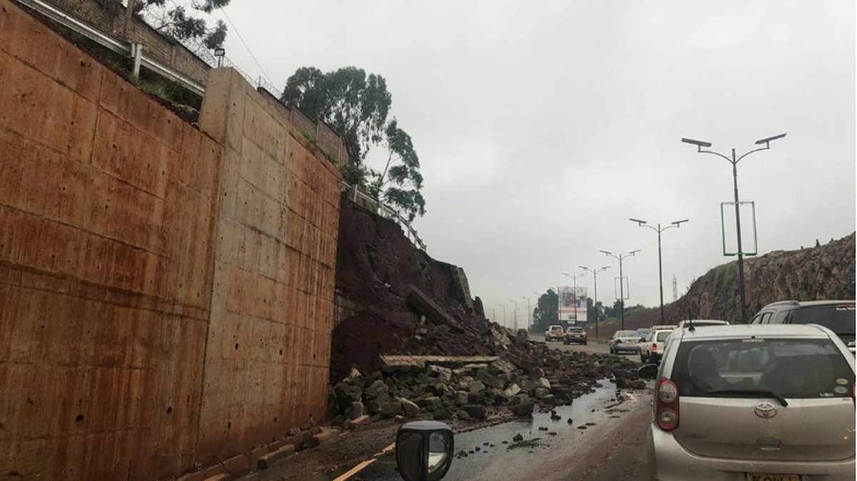 Back in January, an earth retaining wall collapsed.  @KURAroads said it was because of water accumulation behind the wall from a burst pipe. Wrong. It was because  @wu_ltd used the same building blocks they use to build flats in Zimmerman. To cut that last corner.. $$