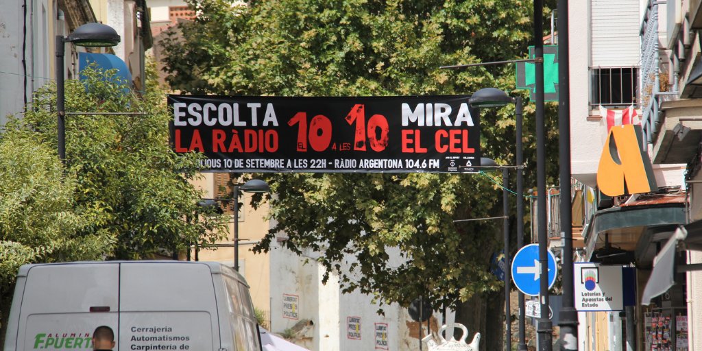 #Argentona, en poc més de 24 hores, els <a href="/Diables_dArgent/">Diables d'Argentona</a> us esperen. El dia 10 a les 22h, sintonitza <a href="/radioargentona/">Ràdio Argentona</a> i mira al cel argentona.cat/document.php?i…