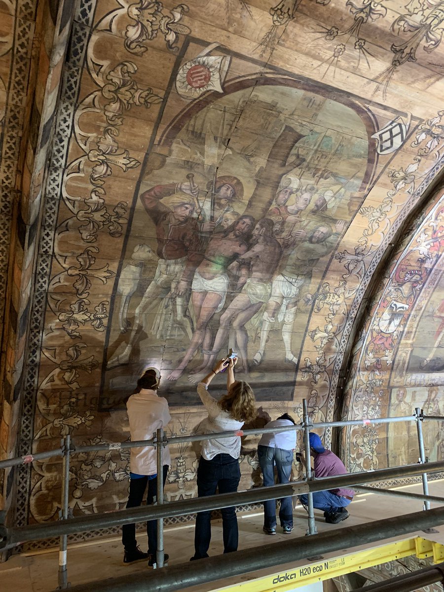 rce_kleur's tweet photo. Op grote hoogte is het onderzoek naar de conditieopname @grotekerknaarden gestart, wat zien we? Welke fenomenen brengen we in kaart? #schades #ouderestauraties #schildertechniek
#paintedvault #digitalmapping #conditionsurvey #rce #conservators https://t.co/bjY7Xm9IxA
