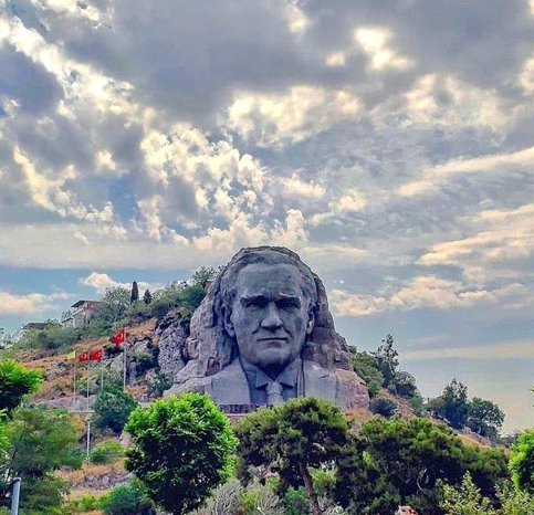 98 yıl önce bugün İzmir’in dağlarında çiçekler açtı. #izmir #9Eylül1922