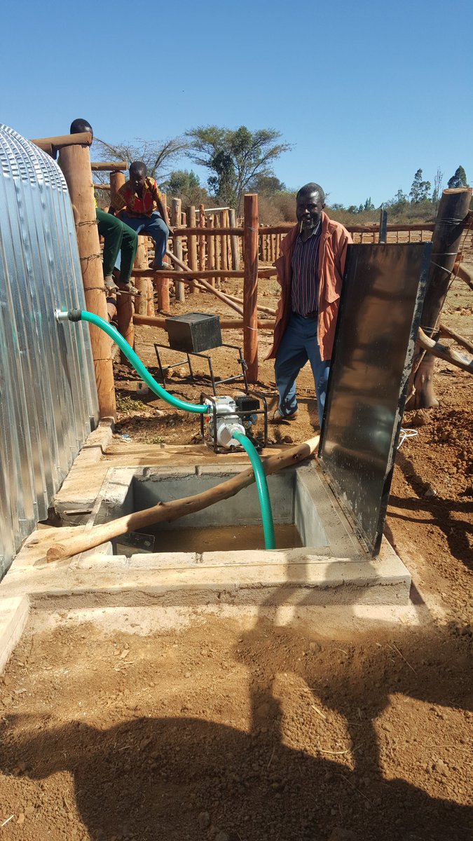 DrMutanga's tweet image. 1.The Chairperson of Dombojena Community Cattle Spray Race in Shurugwi district ZW. 1 among the first communal spray races in Zimbawe ushered through @LFSPZim. @faosfsafrica @Heifer @UKinZimbabwe