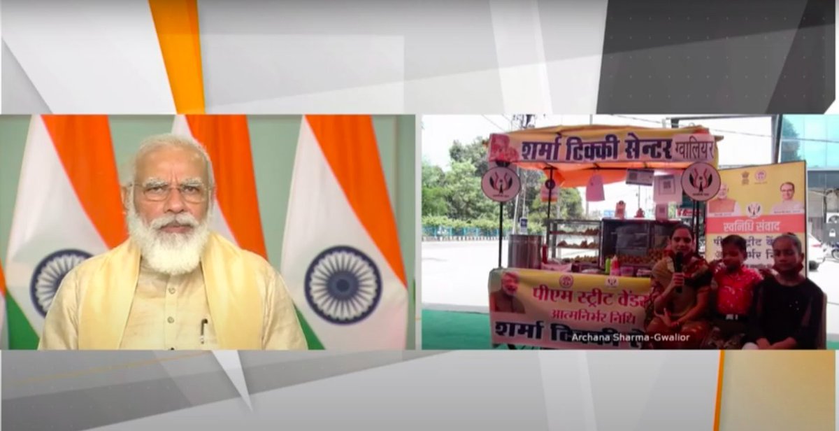 "#PMSVANidhi के लोन से मैं अपना ठेला दोबारा शुरू कर पायी। लॉकडाउन के दौरान काम रुक गया था एकदम। लोन लेने में मुझे कोई भी दिक्कत नहीं हुई।" - श्रीमती अर्चना शर्मा, पीएम स्वनिधि लाभार्थी #AatmaNirbharVendor