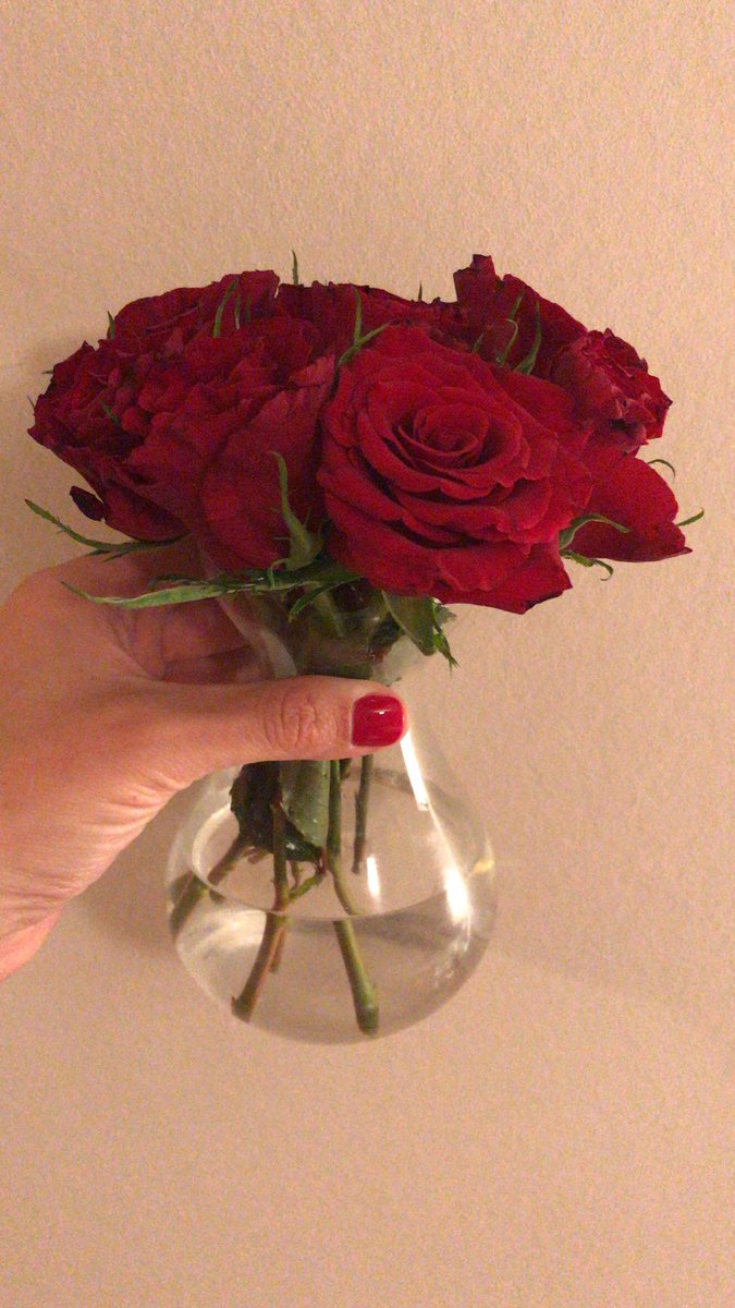 sbdtraining's tweet photo. Happy Wednesday gorgeous people. I bought myself some flowers how’s your week going? #8forme #selfcare #selflove #gratitude #huginamug #breakfastclub @HelenMonument @SaxonPark @Berni_Benton @DinahLiversidge @dianabrandl @lucybrazier @StaceyKing_EA @ellanvanninEA https://t.co/qBtuITc1Fw