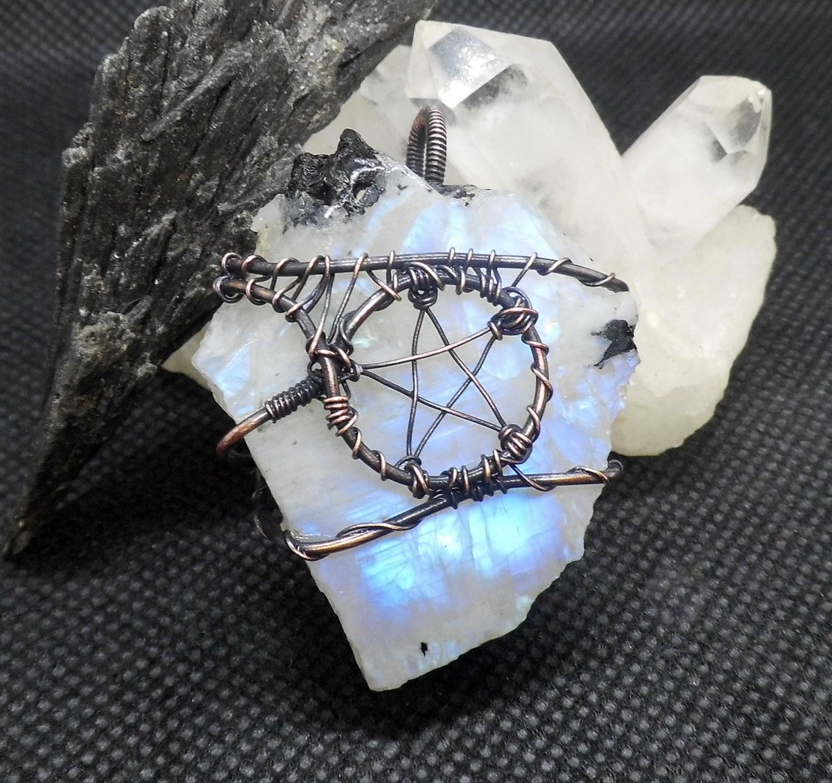 CharismaCrystal's tweet image. #moonstone #pentacle #pendant
🌙🖤🌙  
CharismaCrystals.etsy.com 

#witchcraft #BizHour #UKGiftAM #UKGiftHour #giftideas #UKBizHour #craftbizparty #indiebizhour #uksmallbiz  #Celtic #handmadejewelry #UniqueGifts #etsyuk #crystaljewelry #womaninbiz #pagan #Supernatural #Halloween