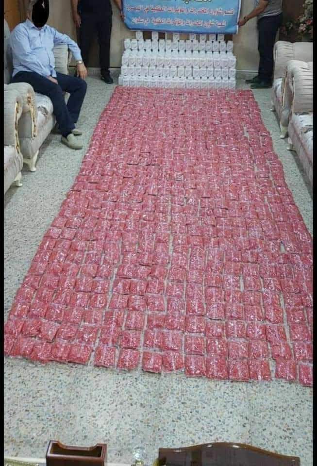 10___Handala's tweet photo. ♦️شكرا طحنون شكرا محمد بن زايد وفيتوا وكفيتوا
٥٠٠ الف حبه مخدرات من الامارات العربيه عربون الاخوه العربيه والحظن العربي 
هذا ما ما اعلنه امس مدير ناحية صفوان السيد طالب الحصونه 
 ان السلطات والكمارك اكتشفوا كميه من الحبوب المخدره مموهه ببضائع قادمه من الامارات الاسرائيليه العربيه https://t.co/xee6xrtHEI