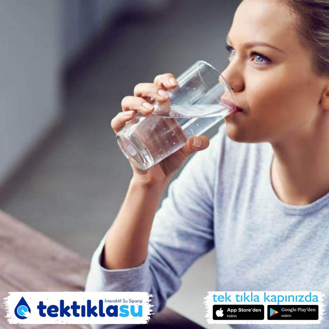 Vücudun kontrol merkezi olan beyin de diğer organlar gibi sağlıklı çalışmak için suya ihtiyaç duyuyor. Uzamış susuzlukta unutkanlık, dikkat eksikliği, uyku hali, algıda ve hareketlerde azalma, sinirlilik oluyor. Sağlıklı zihinsel faaliyetler için su şart. #tektiklasu