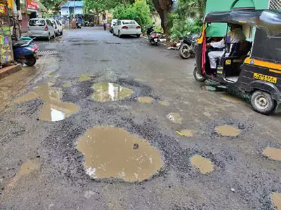 Abhilas28998486's tweet photo. #DeathOfDemocracy Corrupt @mybmc has no time to do something of these Potholes but have so much time to bully a girl who raised her voice against their Maalik Aurangzeb @OfficeofUT 

#DeathOfDemocracy https://t.co/clBCF9TzTD https://t.co/YC2Inr93UO
