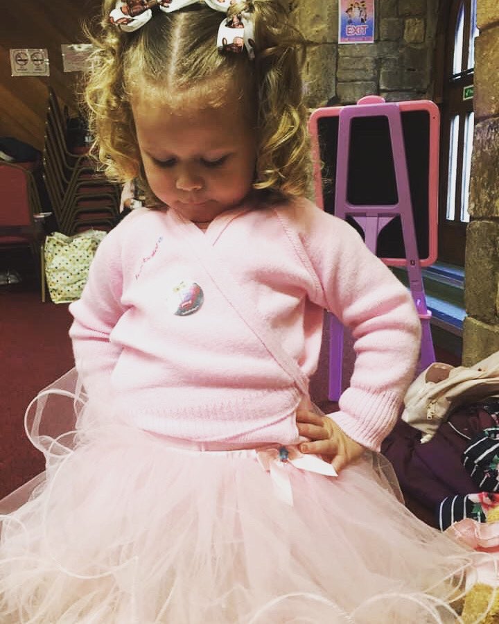 bbBostonLincs's tweet photo. I think this little star was tutu proud of her #babyballet sticker after class 😍 @babyballet https://t.co/akcE6OFZbG