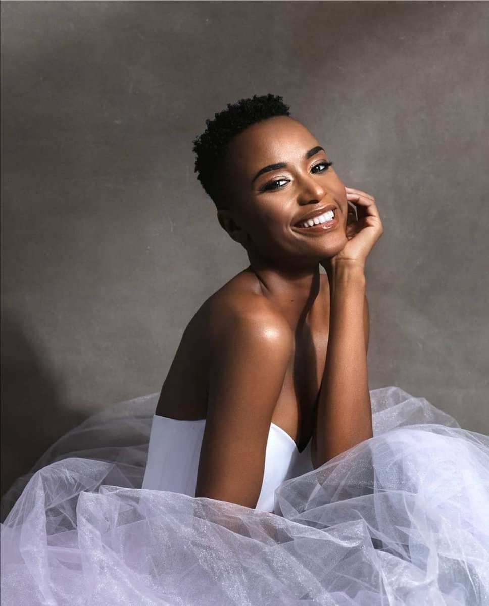 SAFashionBook's tweet photo. You matter and we see your beauty for what it naturally is ❤️
Never let anyone dull your curls! 😍
Drop a “❤️” below for our beautiful #naturalistas

@zozitunzi
@MissAcalaca
@sinovuyomondliwa
@MsPaulaBee

#SAFashionhandbook #repost #southafricanbeauty  #naturalhair https://t.co/MJ8alLUeQ0