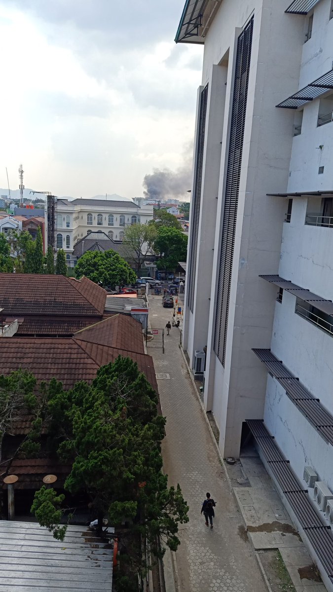 bayulaks's tweet photo. apakah ada kebakaran kah sekitar pasteur? @PRFMnews @infobdg https://t.co/nWqedLthlZ
