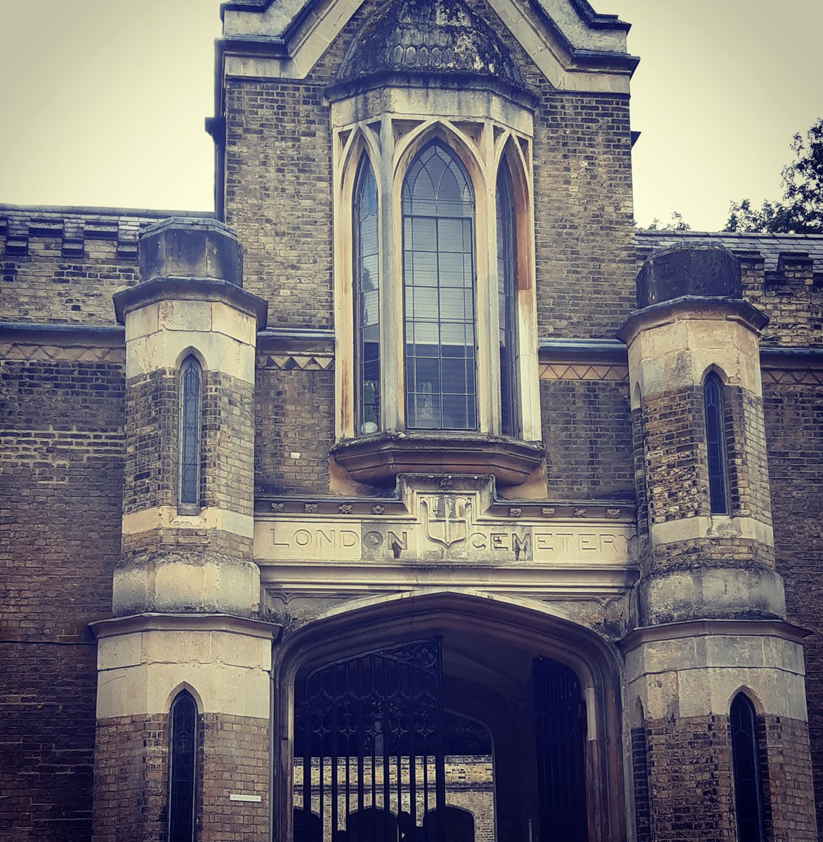 peculiar_london tweet media