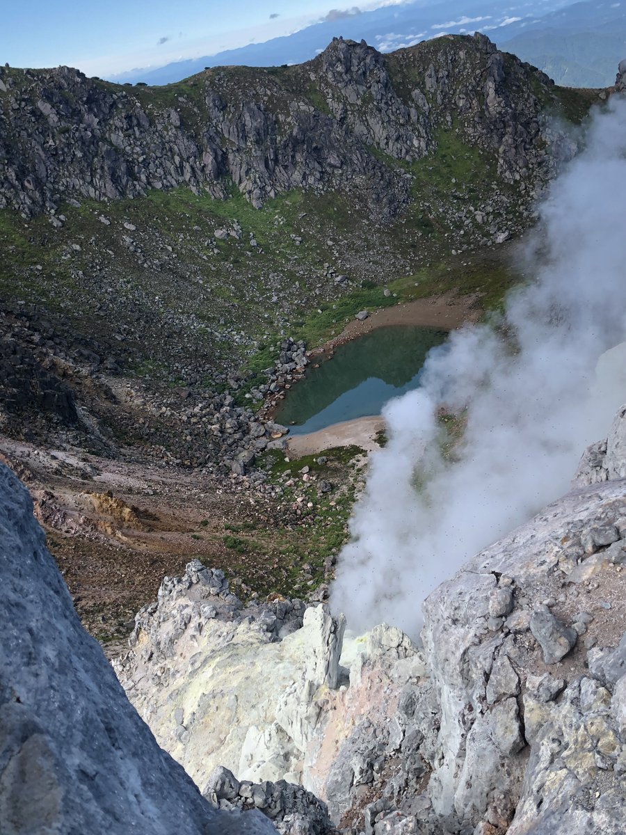 ShinshuUni's tweet image. One concern of Associate Professor Yoshihiro Takeshita is the condition of Mt. Yakedake, the only active #volcano in the Northern Alps. The picture taken Sept 5th shows fumes from #fumaroles and a volcanic #lake, Shoga-ko, from the top of the #mountain, 2,444m above sea level.
