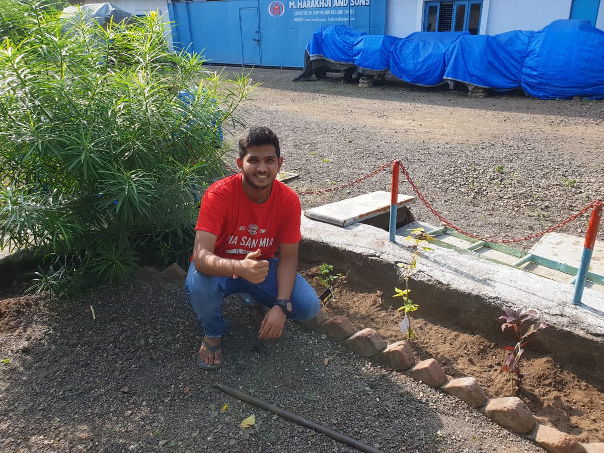 wehelphelpers's tweet image. We at #WeHelpHelpers work tirelessly to distribute essentials not only to the people in need but also our MotherEarth, as a way to give back to the planet.
To show our dedication to this cause, our team planted10more plants making a total of 22for every support of morethan ₹500.