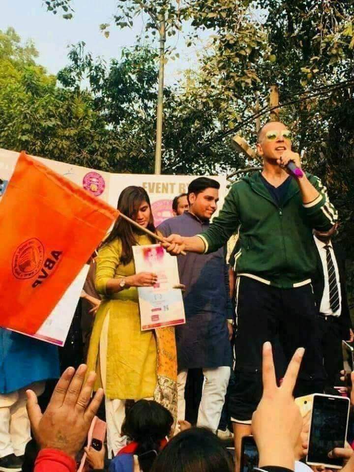 shivankbarnwal's tweet photo. #_ABVP
💐💐🎂🎂💐💐
#राष्ट्रवादी_अभिनेता जो देश हित मे किये गए कार्यो को लेकर हमेशा चर्चा में रहते है जिन्हें फिल्मजगत का खिलाड़ी कहा जाता है ,जो देश का एक सुपर हीरो है ,#अक्षय_कुमार जी को उनके जन्मदिन की बहुत बहुत बधाई एवं हार्दिक शुभकामनाएं । @akshaykumar https://t.co/duIayEyHZn