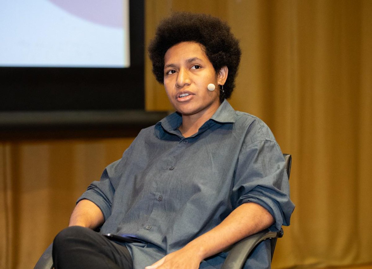 Crystal Kewa Crystal is a self-taught Software Engineer & co-founder of Crysan Technology. Barely in her 20s, she has already caught global attention for her work. One such work is the ‘Biluminous’ app which will directly connect artisans to markets.  #PNGWomenMatter