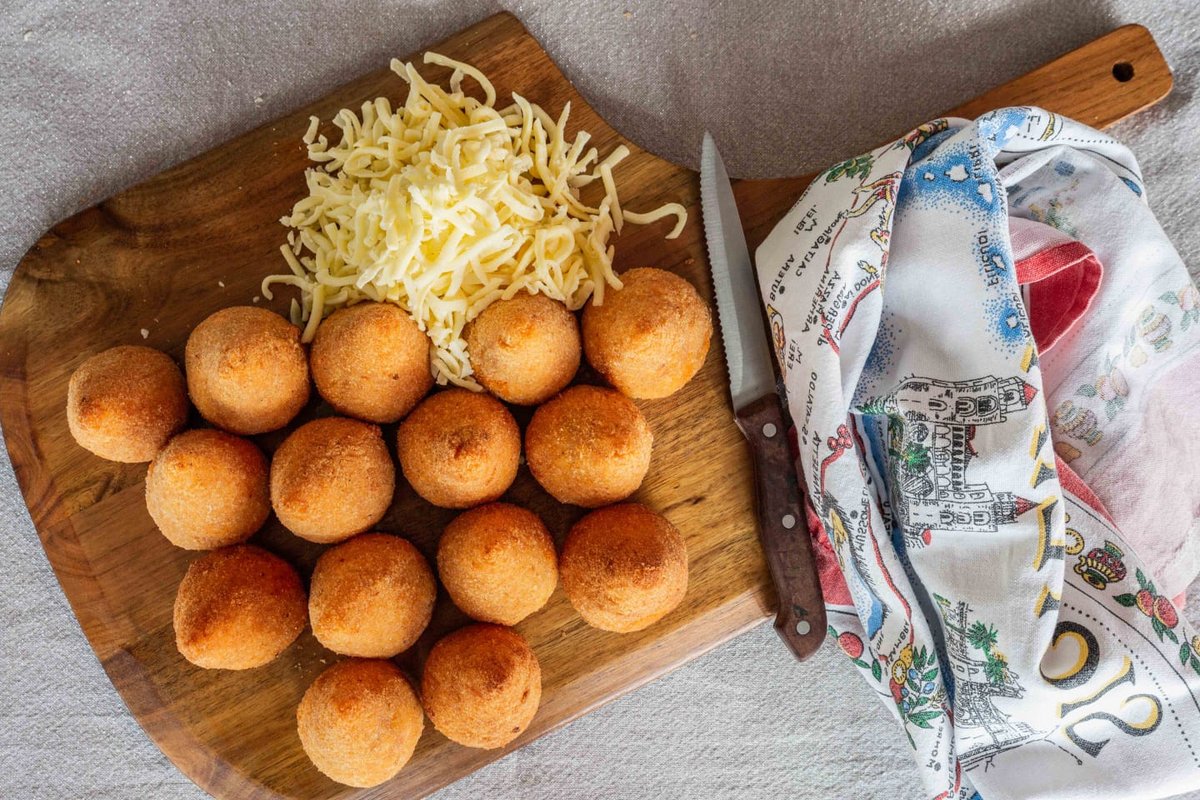 Calendar_Cheese's tweet photo. Alba Cheese Shredded Mozzarella is made in Australia. With a mild, milky flavour and excellent melting properties this cheese is perfect for pizza, pasta and arancini. 

Now available in 2kg and 500g formats. https://t.co/5U6tpyEaQ1