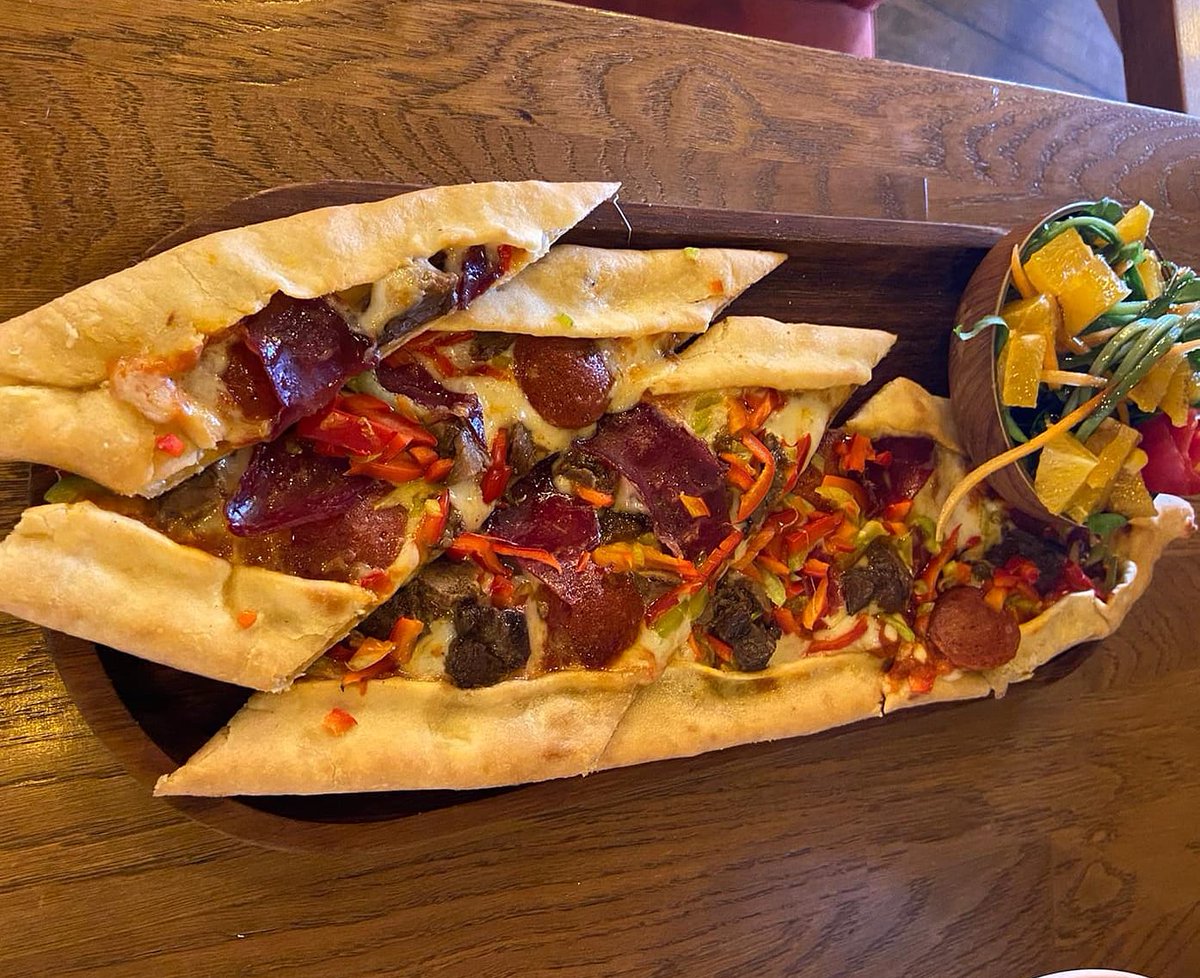 Qpluscafe's tweet photo. Ağızlara layık muhteşem bir öğle yemeğine buyurnaz mısınız?😊 Şimdi ''Q''Zamanı!❤✔️ #QPlusAirportAvm #QPlusCafe  #ŞİmdiQZamanı #Lunch #Dinner #Pide #QPlusSpecialPide #Foodgasm #Pizza #Wrap #Sefaköy #Ataköy #Keşfet #Tatlı #Breakfast #QPlusSefaköy #AkşamYemeği #Brunch #ÖğleYemeği https://t.co/CnzpCAwfGs
