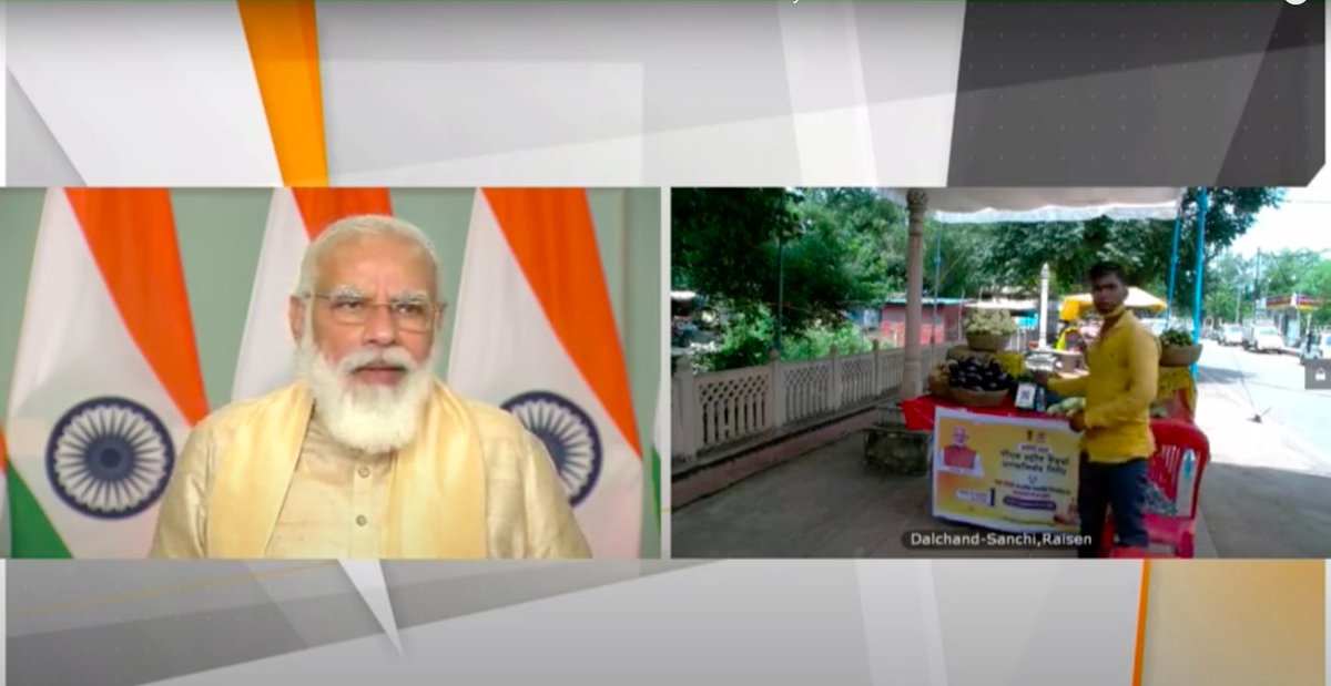 "#PMSVANidhi से जो पैसा मिला है, उसमें से कुछ पैसा जमा करके रखा है और कुछ निकाल कर उनसे रोज़ सब्ज़ियाँ लाकर बेचता हूँ। आपकी मदद से बहुत फ़ायदा हुआ मुझे।" - श्री दालचन्द, पीएम स्वनिधि लाभार्थी 
#AatmaNirbharVendor