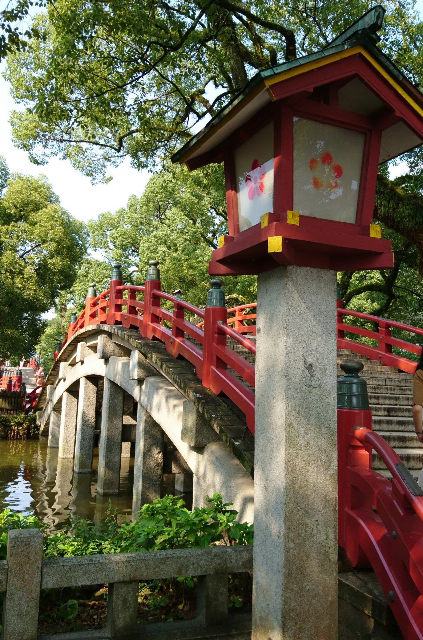 Shandi コレが太宰府天満宮内の朱色の縁切り橋 太鼓橋 カップルで渡ると別れると云う そんな都市伝説 梅ヶ枝餅も うまうま Q Q 心字池 天神様 菅原道真 梅ヶ枝餅 かさの家 太宰府天満宮 T Co Zpqvf1fq0x Twitter
