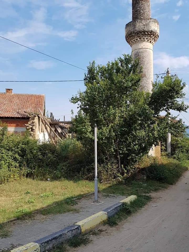gokhnkaratas_73's tweet photo. Gözden uzak olan gönülden'de ırak olurmuş..
#Makedonya #Ustrumca'da Bosilovo Belediyesine bağlı Radovo köyünden üç asırlık ecdat yadigarınin hali https://t.co/3hqYUQAJtQ