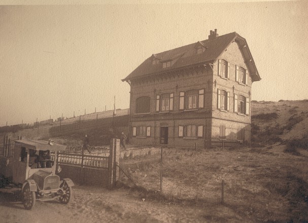 The progresses made at this hospital should never be underestimated, so much so that De Panne saw medical missions from across the world studying the techniques used. A mention should also be made to Antoine's wife Marie Depage, who raised much needed funds for the hospital. 4/5