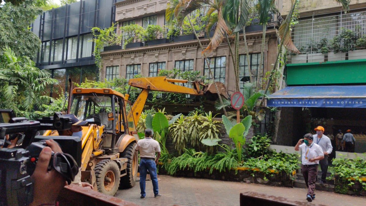 gurgaon_live's tweet photo. Well if municipalities around the country were so proactive against illegal construction, the whole country would be illegal construction free in no time. What a misuse of power! #BMC https://t.co/tDYXXkcZv8