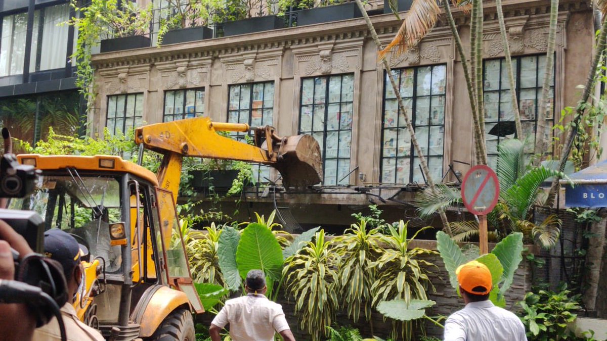 gurgaon_live's tweet photo. Well if municipalities around the country were so proactive against illegal construction, the whole country would be illegal construction free in no time. What a misuse of power! #BMC https://t.co/tDYXXkcZv8