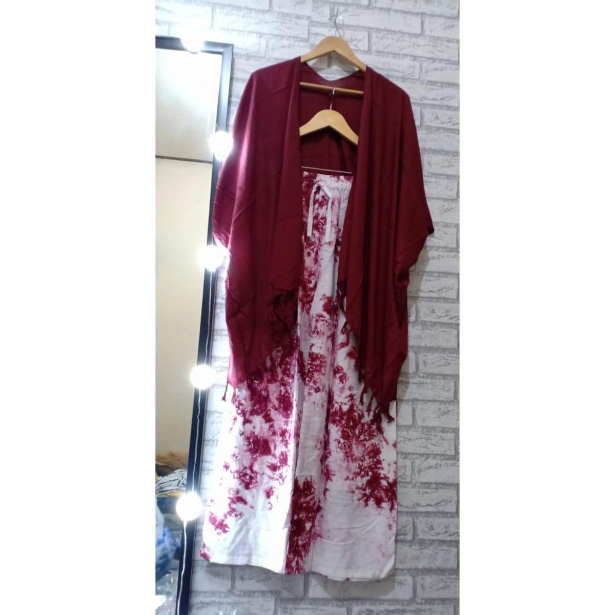 iamlesleyyy's tweet photo. Gais aku open order On set cardigan, bahannya adem bgt bisa nih buat dipake ke pantai biar tetap fahsyun. Price only 95k uda dapet atasan sama bawahan. Untuk motif lengkapnya bisa cek ig @jualan_akuu https://t.co/tZI5DsmBvh