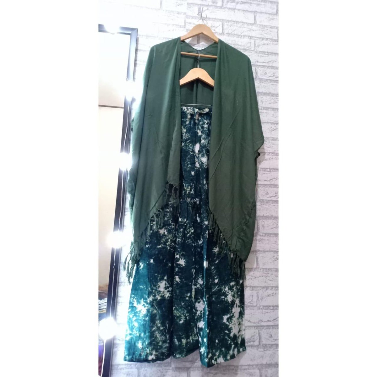 iamlesleyyy's tweet photo. Gais aku open order On set cardigan, bahannya adem bgt bisa nih buat dipake ke pantai biar tetap fahsyun. Price only 95k uda dapet atasan sama bawahan. Untuk motif lengkapnya bisa cek ig @jualan_akuu https://t.co/tZI5DsmBvh