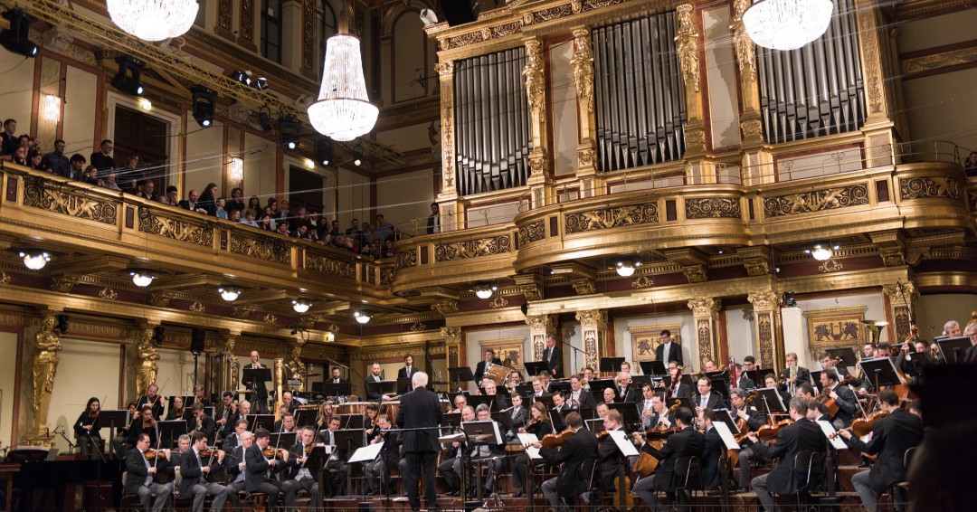 Deutsche Grammophon (DG) (@dgclassics) on Twitter photo John Williams’ concert at the Vienna Musikverein was the first performance the composer had ever conducted in continental Europe. Working with the <a href="/Vienna_Phil/">Vienna Philharmonic</a> was, he said, “a very special honour” in his life. Listen to the album here: DG.lnk.to/Williams John Williams’ concert at the Vienna Musikverein was the first performance the composer had ever conducted in continental Europe. Working with the <a href="/Vienna_Phil/">Vienna Philharmonic</a> was, he said, “a very special honour” in his life. Listen to the album here: DG.lnk.to/Williams
