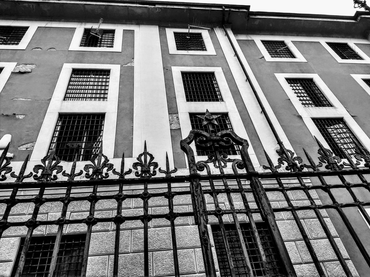 1/ The Federal Republic of Nigeria is making its concluding arguments this morning in the ongoing mega-trial of Royal Dutch Shell, Eni and some of their most senior executives on charges of international corruption in the billion dollar OPL 245 deal. Livetweeting here. THREAD