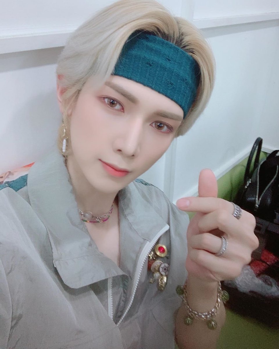 Are you an interior decorator? Because when I saw you, the entire room became beautiful. #YEOSANG  #여상  #ATEEZ  #에이티즈  @ATEEZofficial