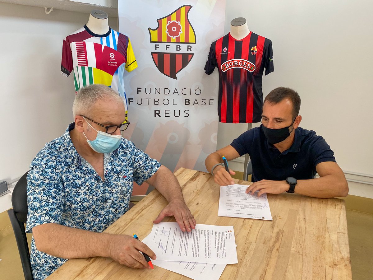 ffutbolbasereus's tweet image. La Fundació signa acords de col·laboració amb @reusdigitalcat i @LANOVA_radio 

🔗 ffutbolbasereus.cat/2020/09/09/la-…·laboracio-amb-reus-digital-i-la-nova-radio/

#ffutbolbasereus #reusdigital #lanovaradio #Reus