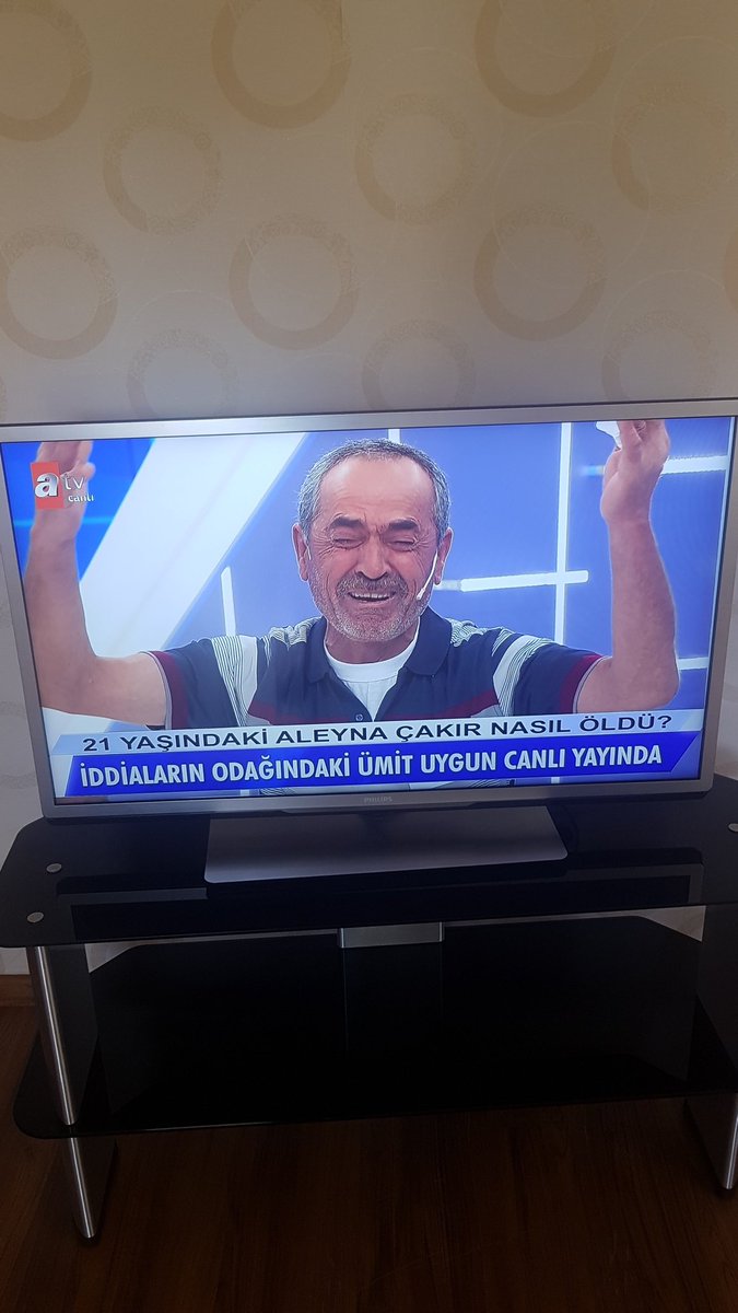 Allahım bu nasıl bir acı 2 gündür bende bu anne babayla ağlıyorum. Ve bunu yapan cani bodrumda tatilde kafa dinliyor. Lütfen bulsun artık adalet yerini onca şahit var, bu caniler aramızda elini kolunu sallayarak gezmesin. #AleynaCakir