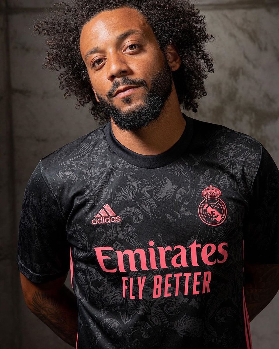 MMajeedX's tweet photo. قميص ريال مدريد الثالث لموسم 2020/21. 👕 https://t.co/7Ioi61iJ3R