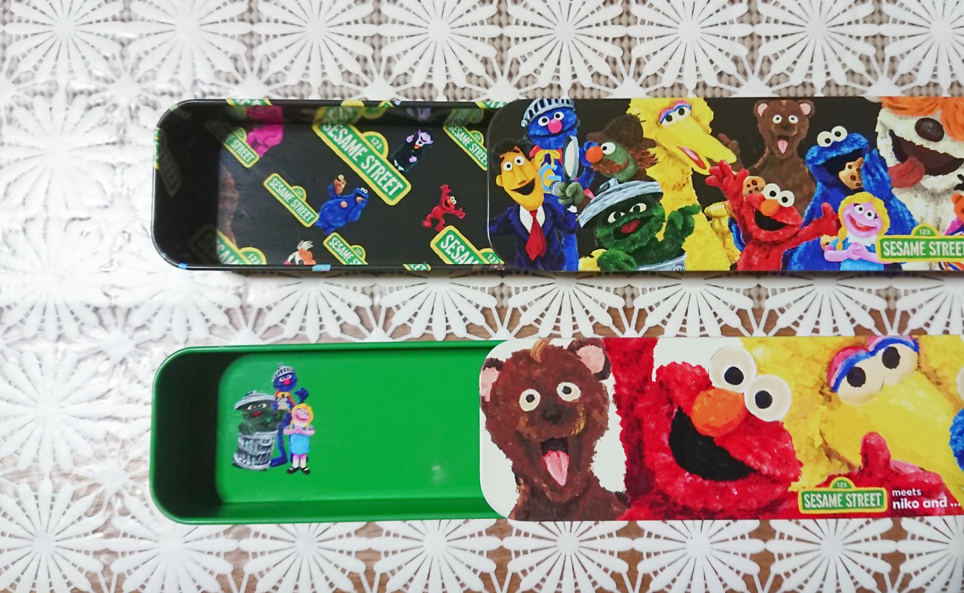 壱ノ助 本日からniko Andとセサミストリートのコラボが店頭販売を開始したので突貫す 手描きのイラストが温かく普段あまりフューチャーされないキャラも起用してくれたのが嬉しい アパレルや文房具 キーホルダー等先行予約でサイトになかった商品も多数