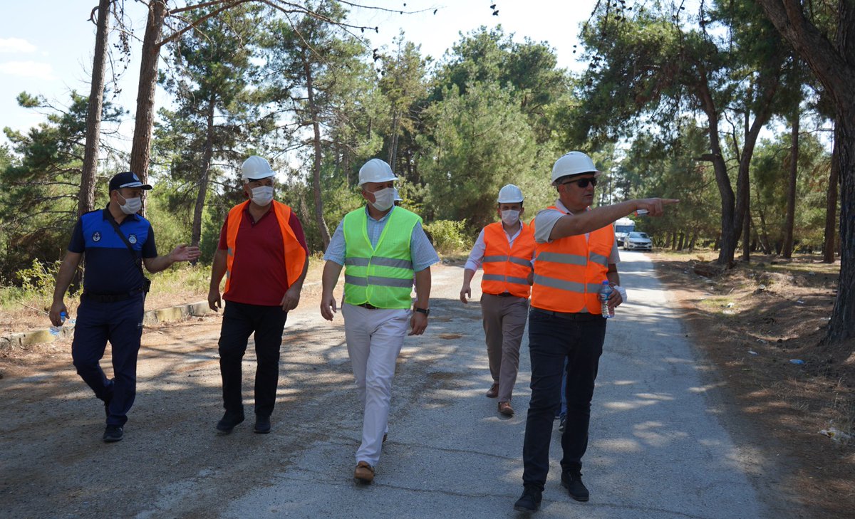 GerenliMurat's tweet photo. Lüleburgaz Kent Ormanı kentimize hayırlı olsun!

Hep birlikte uzun yıllardır hayalini kurduğumuz kent ormanı projemiz için bugün eski radar arazisini Kırklareli Orman İşletme Müdürlüğü'nden 20 yıllığına kiraladık. https://t.co/wq52KKn8hr
