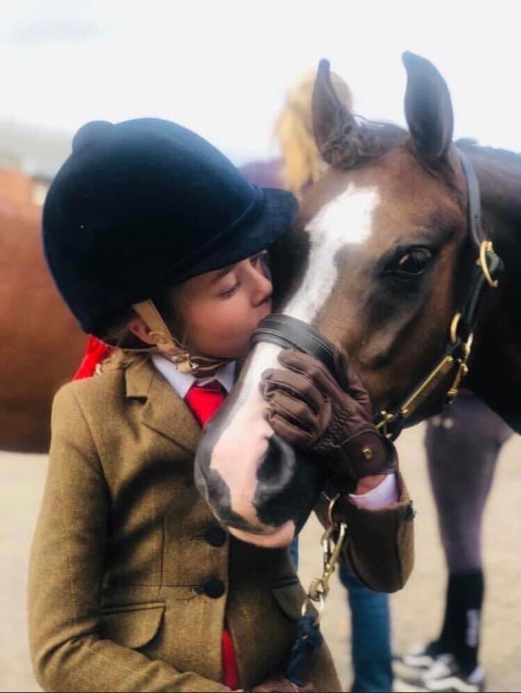 Equine1Pop's tweet photo. Never forget the thank you’s !

Beautiful moment captured by Sponsored showing riders Team Hillyard

#popequine  #organicproducts #naturalproducts #equestrian #equestrianlife #equestrianstyle #horsehealth #equine #britishmade #britishbrand #team #teamwork https://t.co/xTgyVHy1iH